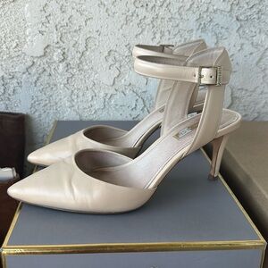 Used size 8 Louise et Cie cream colored heels